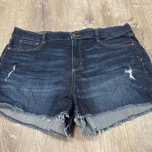 Arizona Jeans Size 17 Cut Off B31